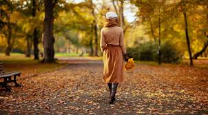 De ce este maroul culoarea vedeta a momentului