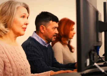 Ce exerciții le așteaptă adulții români la PIAAC?