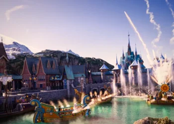 Disneyland Paris transforma lumea cu World of Frozen