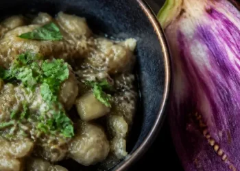 Salata de vinete albă: Secretul culorii și texturii cremoase